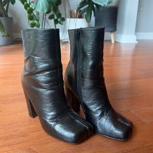 Split Toe Black High-Heel Ankle Boots